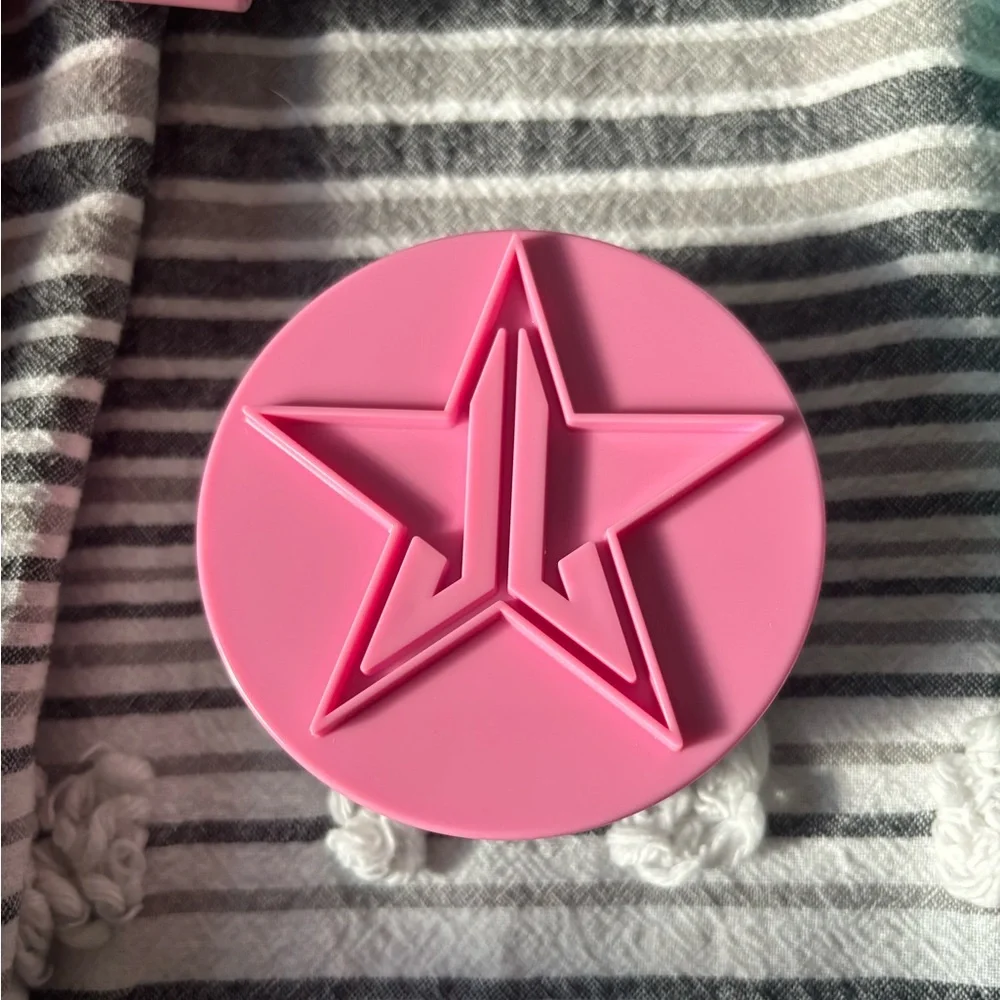 NIB jeffree star “luminous setting powder” in shade “translucent luminous” ! - Picture 6 of 6